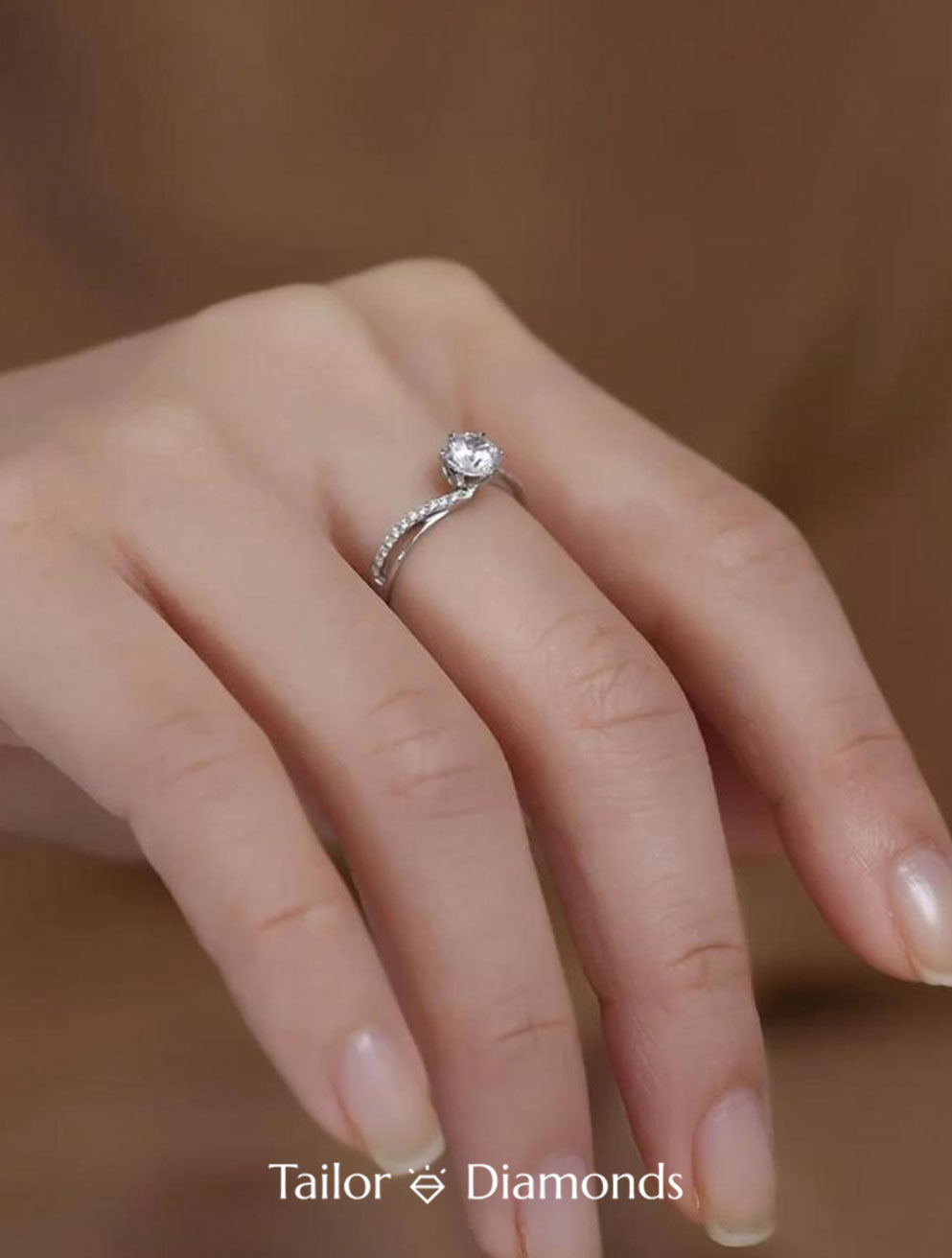 18K White Gold Crisscross Round Diamond Ring