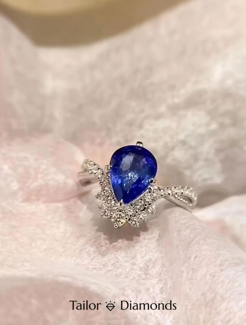 18K White Gold Heart Shaped Sapphire Ring