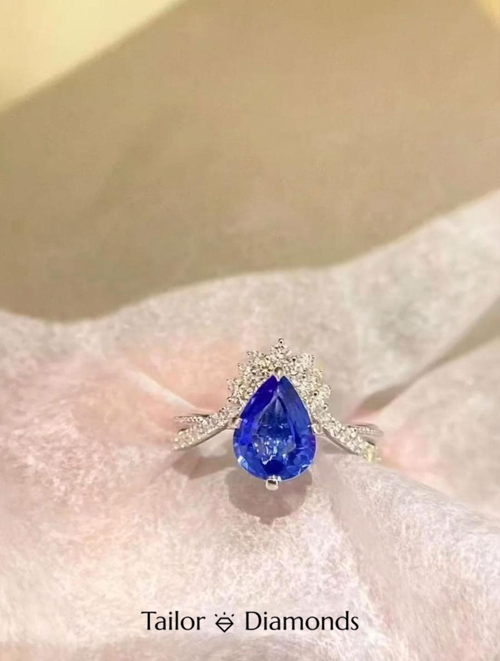 18K White Gold Heart Shaped Sapphire Ring